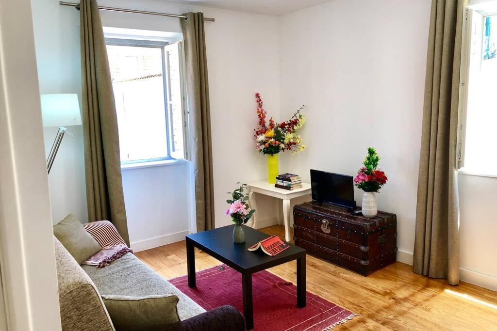 32 2 - Heart Of Lisbon Private Apartment, Bairro Alto Εξωτερικό φωτογραφία